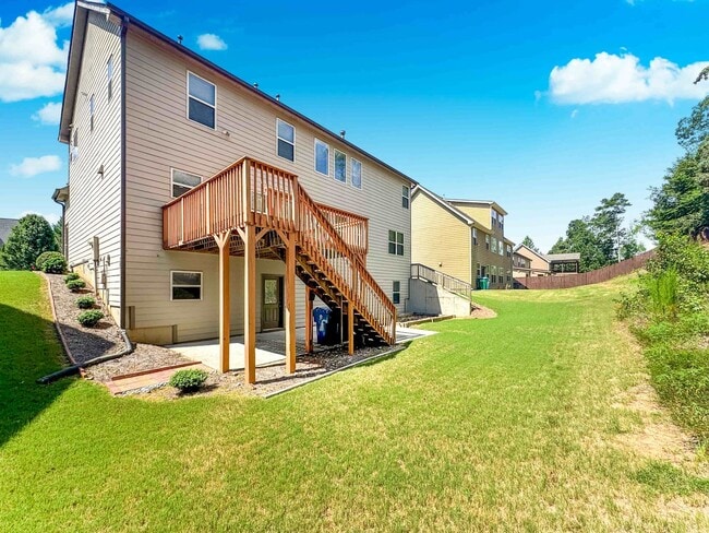 Building Photo - 6BR, 4BA, In-Law Suite
