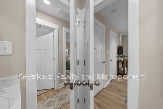 Building Photo - 402 Juniper Way