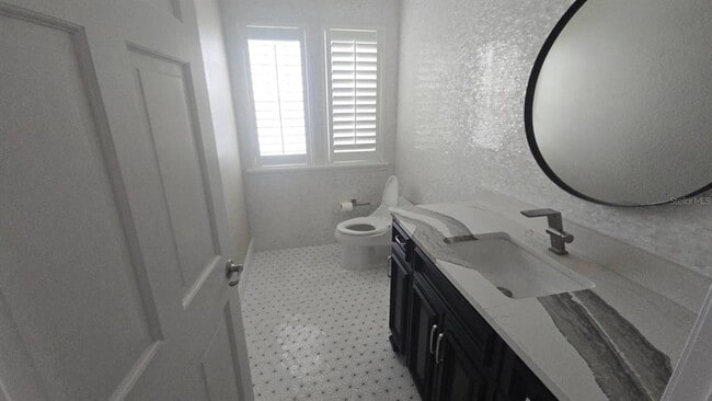 Building Photo - 215 18th Ave