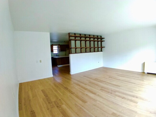 Building Photo - Updated 3 Bedroom Condo in the Wimbledon N...