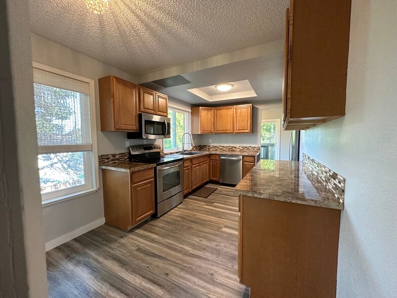 Building Photo - 1035 Delna Manor Ln
