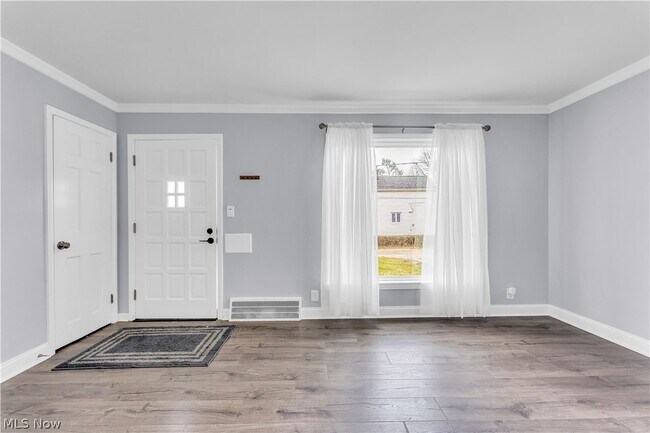 Building Photo - 19205 Pasnow Ave