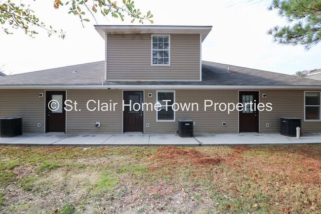 Building Photo - Newly Renovated Triplex