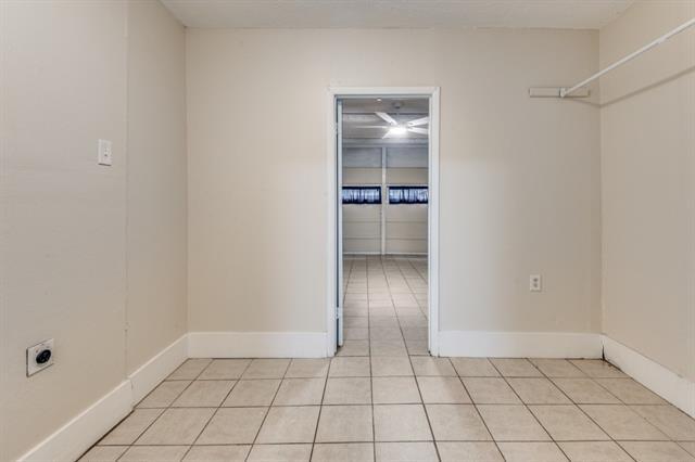 Building Photo - 1817 Oakhurst Dr
