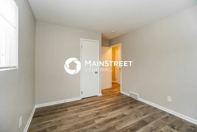 Building Photo - 3 Bedroom Pet-Friendly Home in Columbus, OH with Main Street Renewal