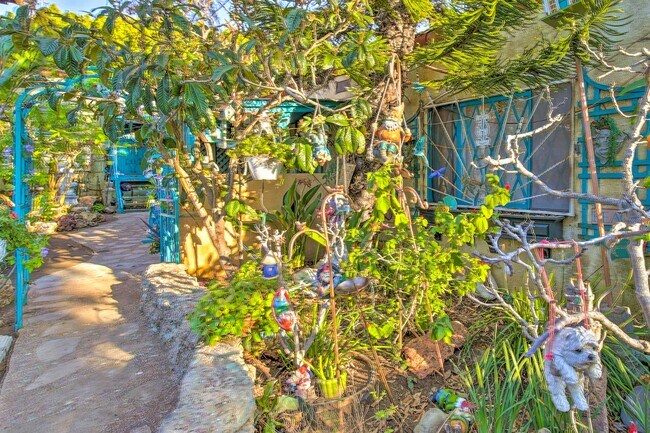 Building Photo - 2434 Cloverfield Blvd