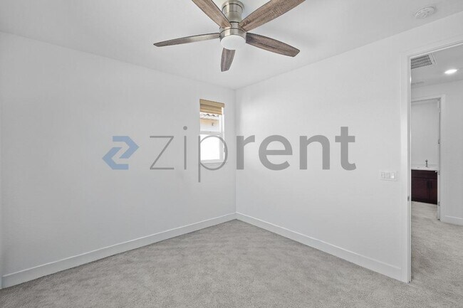 Building Photo - Unit