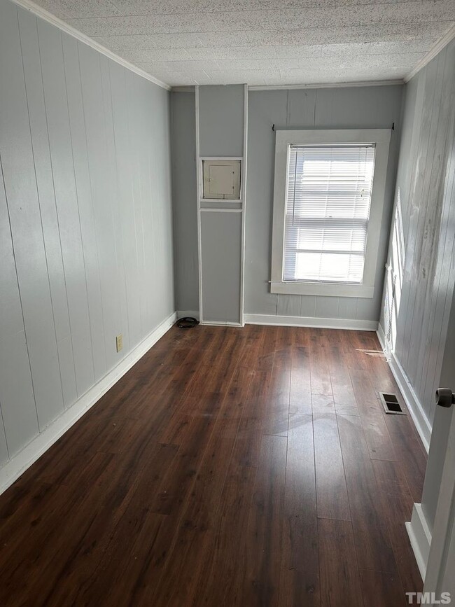 Building Photo - Your Own Home and Yard Centrally Located 3...