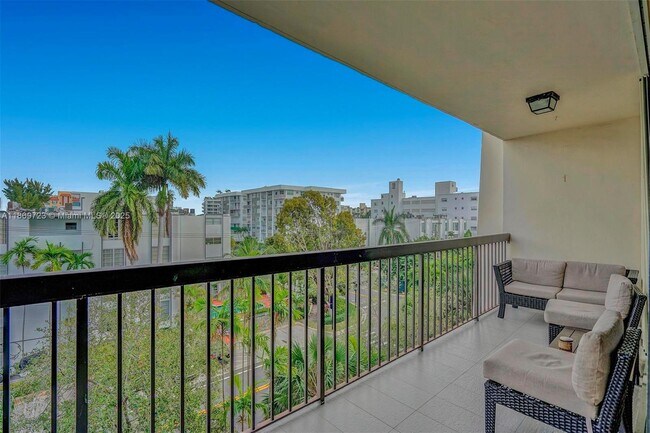 Building Photo - 9300 Bay Harbor Terrace