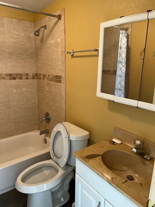 Building Photo - 2500 Pennington St