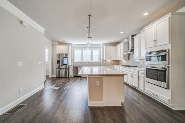 Building Photo - 1363 Harris Way S