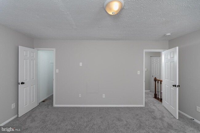 Building Photo - 31 Stone Falls Ct