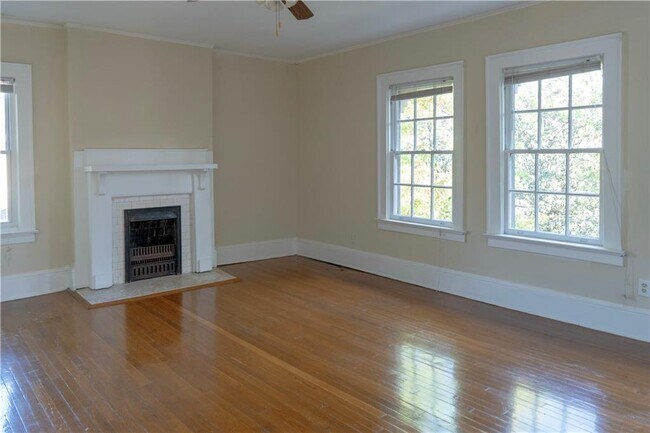 Building Photo - 46 Delmont Dr NE