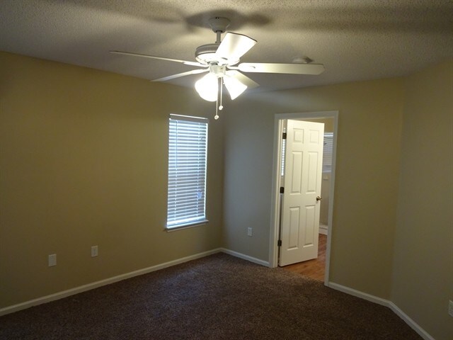 Building Photo - 1643 Hawkins Cove Dr E