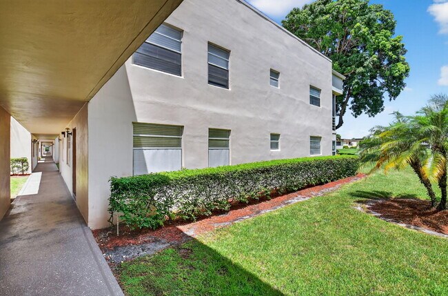 Building Photo - 341 Capri H