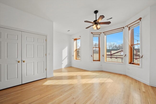 Building Photo - 716 W 51st St