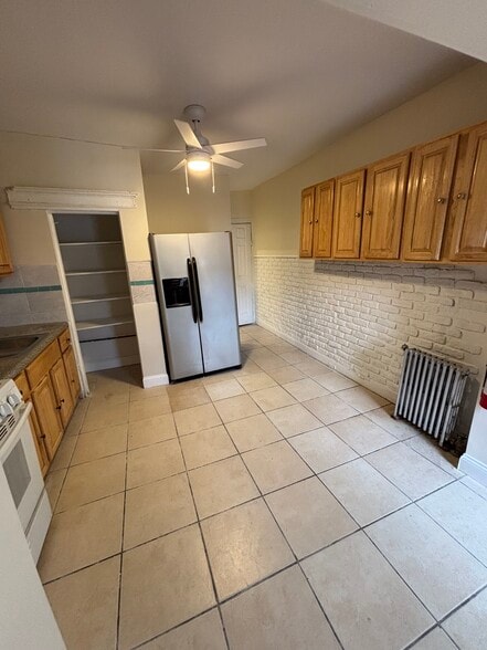 Building Photo - 214 S 11th St