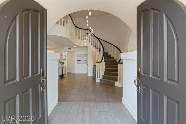 Building Photo - 2233 Versailles Ct