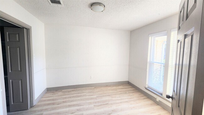 Building Photo - 22422 Deville Dr