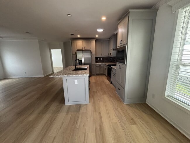 Building Photo - 980 E Nogoya Ave