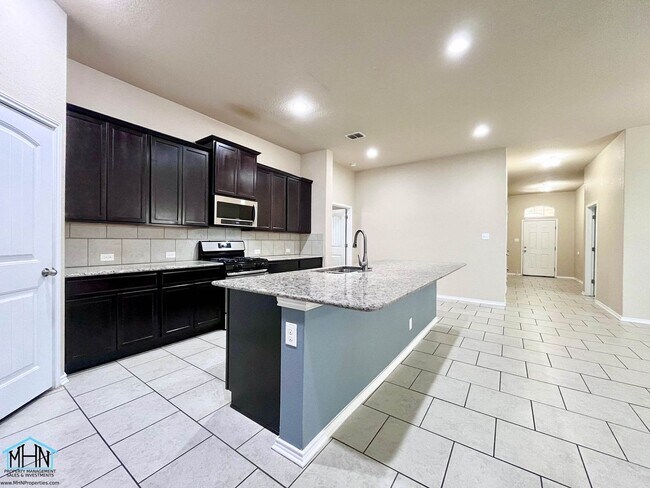 Building Photo - A Stunning 5-Bedroom, 3.5-Bathroom Home in the Heart of San Antonio, Texas!
