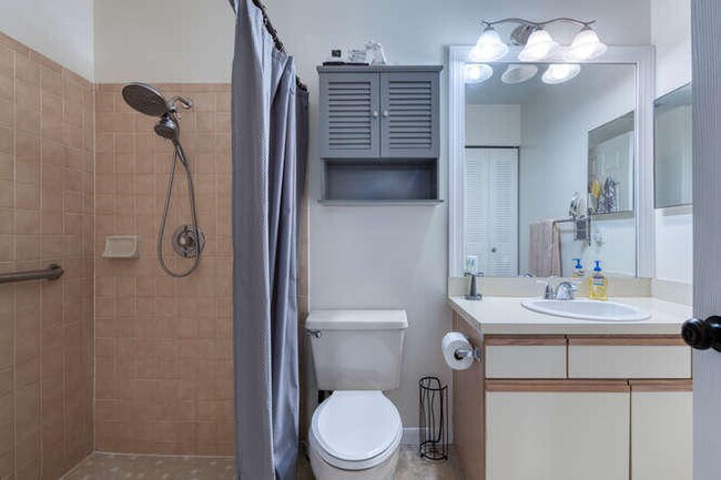 Building Photo - 3895 Island Club Cir W