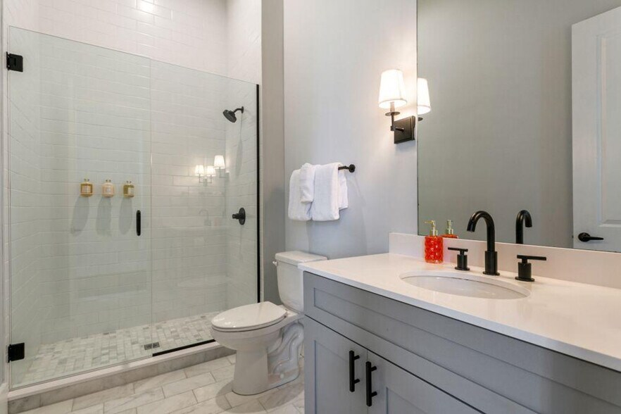 Building Photo - 1430 St Charles Ave