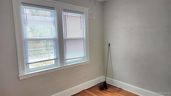 Building Photo - 864 Nottingham Rd