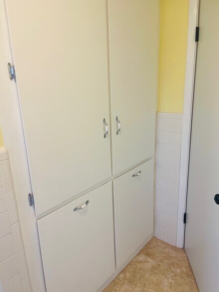 Building Photo - 401 E 56th St