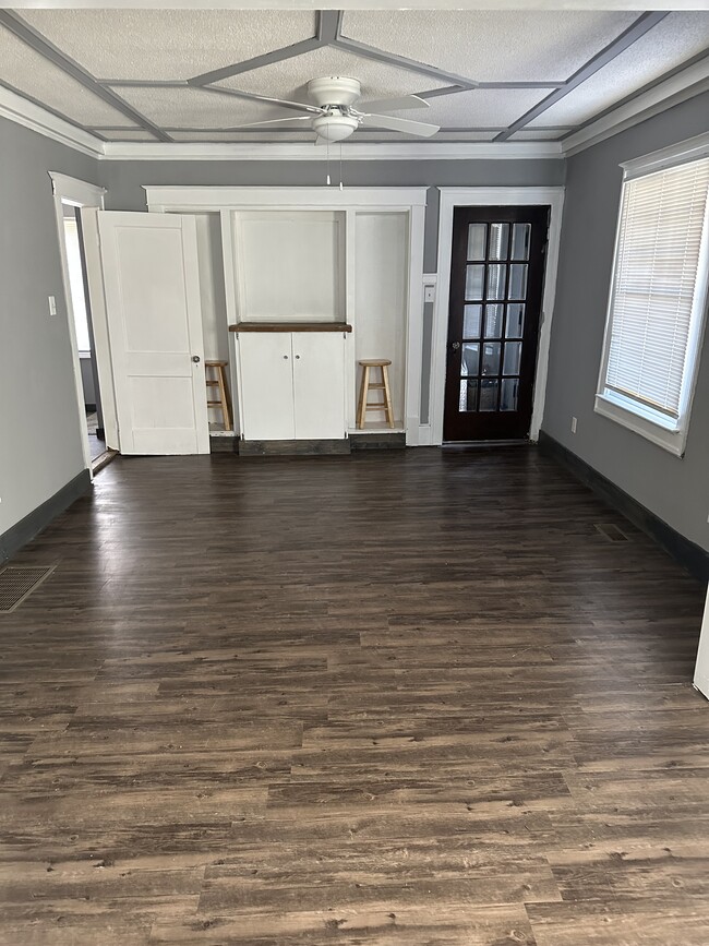 Dining Area - 1316 State St