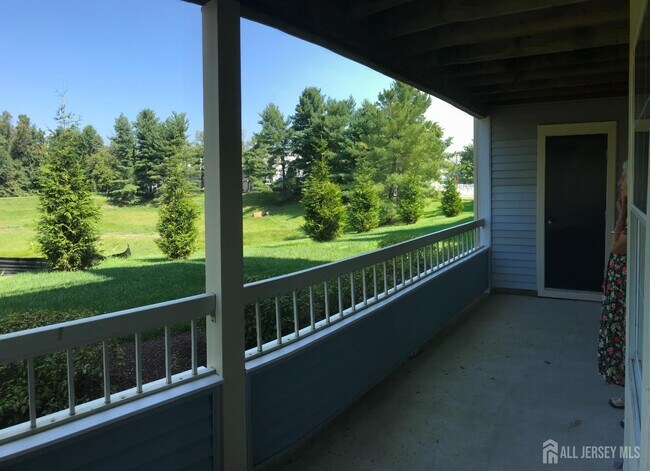 Building Photo - 202 Salem Ct