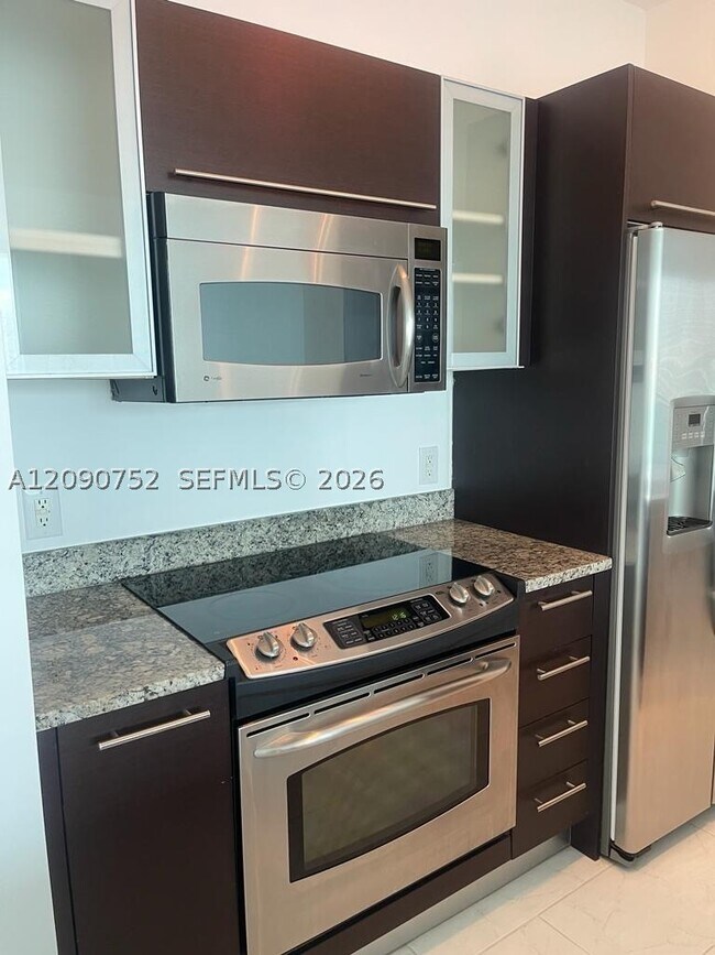Building Photo - 951 Brickell Ave