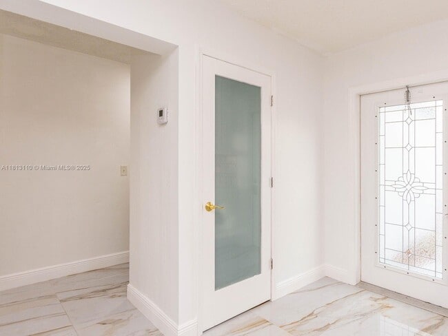 Building Photo - 611 SW 64th Way