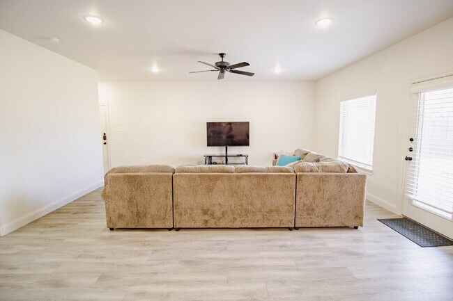 Building Photo - Spacious 3-Bedroom Duplex in South Lubbock
