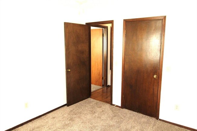 Building Photo - 316 Falcon Ct