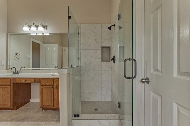 Building Photo - 8007 N Tarrytown Crossing Dr