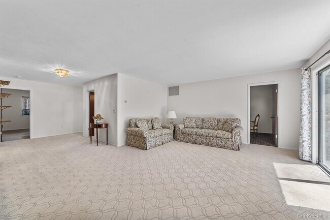 Building Photo - 164 Carriage Ct