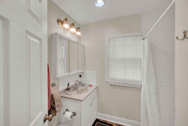 Building Photo - 2000 Sherman Ave