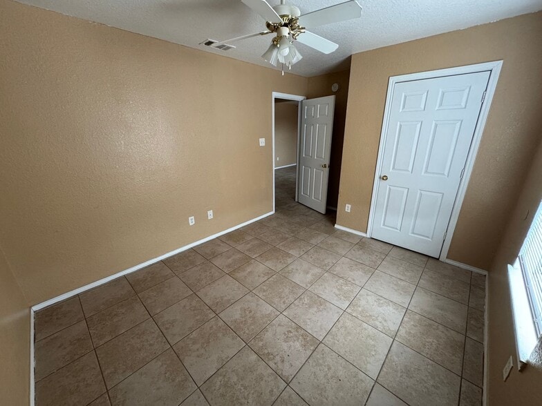 Building Photo - 3203 Toledo Dr