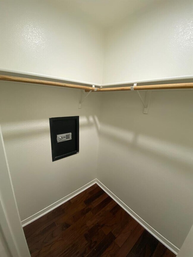 Building Photo - 8117 Willet Trail