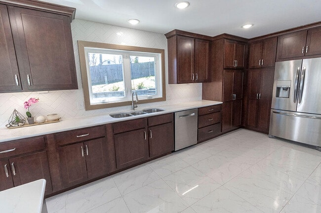 Building Photo - 2500 Bluff Blvd