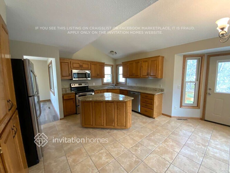 Building Photo - 14371 Raven St NW