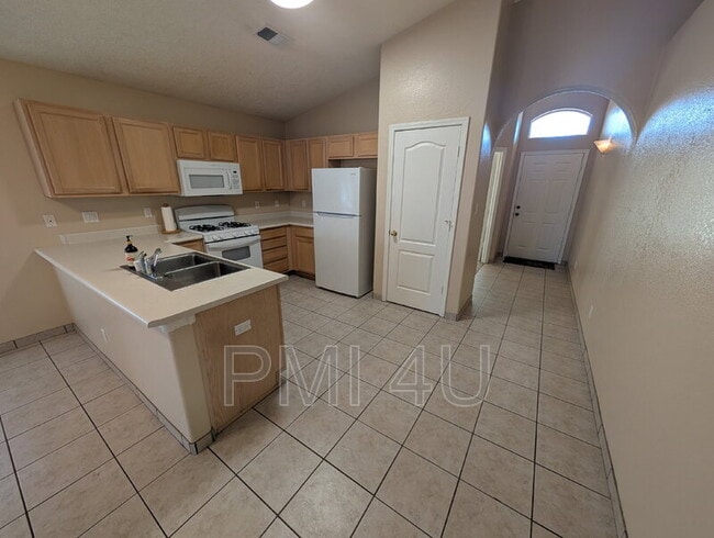 Building Photo - 9800 Kokopelli Dr NW