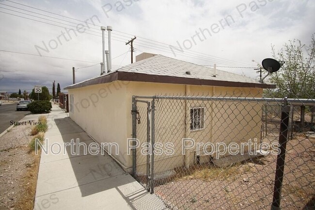 Building Photo - 3922 N Piedras St