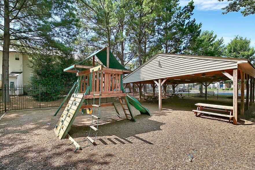 Building Photo - 2292 Hanover Ct