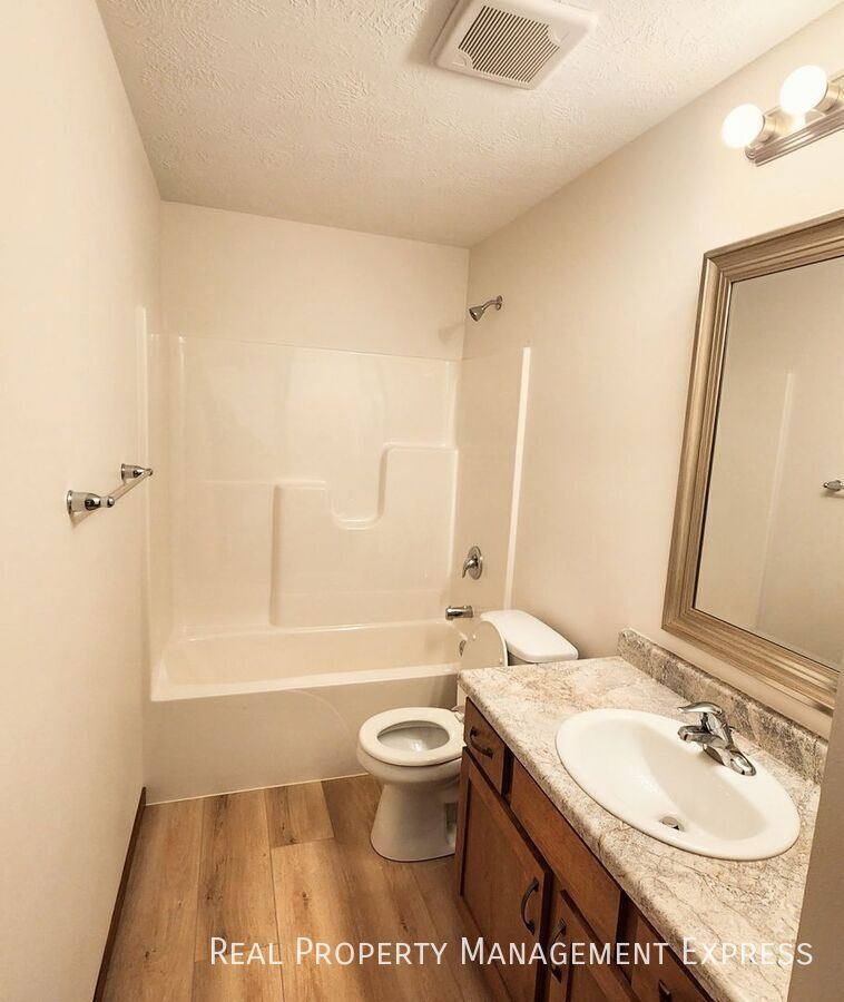 Building Photo - 9436 W Dolores Dr
