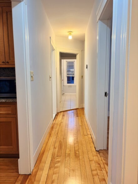 Building Photo - 253 Humphrey St