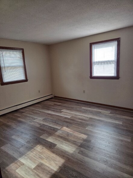 Building Photo - 76 William St