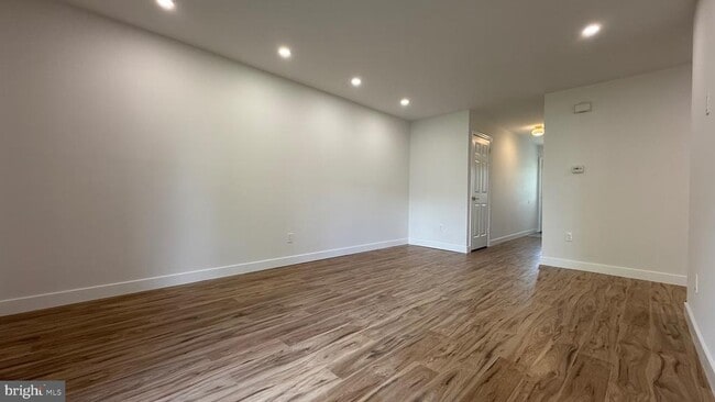 Building Photo - 3300 Johns Ct