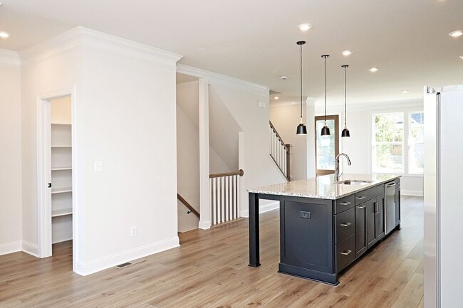 Building Photo - Dog-Friendly Townhome in Dunlora Park